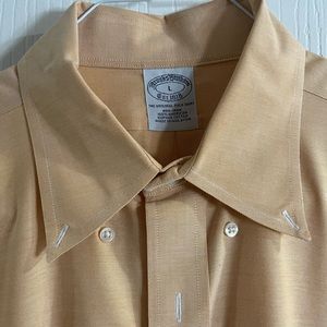Brooks Brothers Oxford Non-Iron Sz L Excellent condition Recently dry cleaned